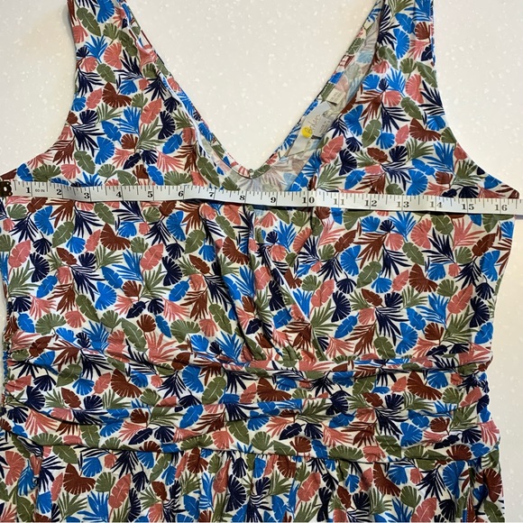 BODEN | Women’s Effie V-Neck Jersey Midi Dress - Picture 6 of 10